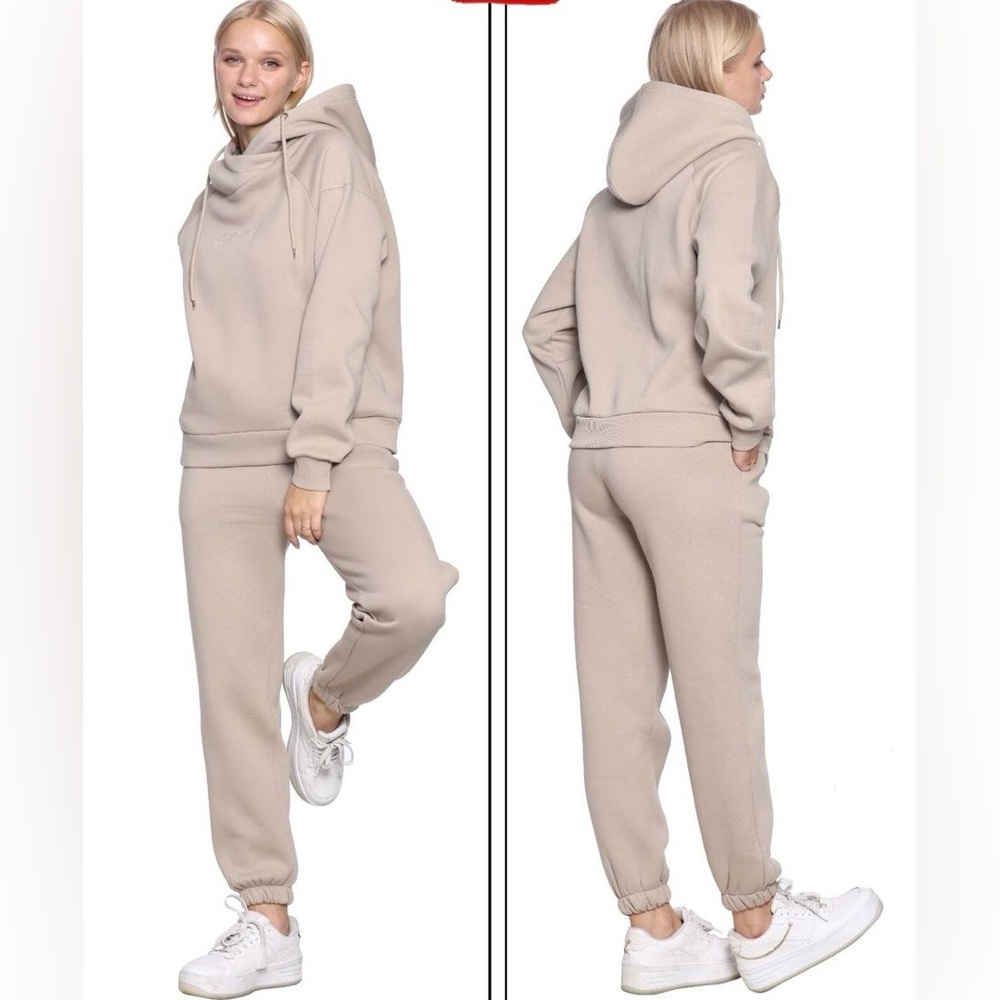 Women's fleece suit.In new condition.